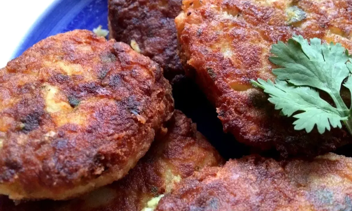 Délicieuses maakoudas dorées, parfaites pour accompagner votre repas. Une recette simple et savoureuse.