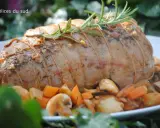 Un rôti d'agneau à la cocotte en fonte, savamment lié et garni de romarin, entouré de légumes rôtis.