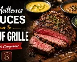 Un steak grillé juteux, coupé en tranches, accompagné de trois sauces : béarnaise, poivre et chimichurri. Découvrez la meilleur sauce pour steak !