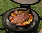 Côte de bœuf juteuse et légumes rôtis sur une plancha, un délice à savourer en plein air.