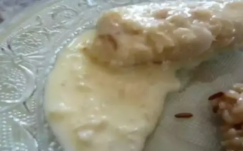 Un plat de poisson nappé d'une sauce onctueuse, parfaite pour une recette beurre blanc. Le riz brun complète ce délice.