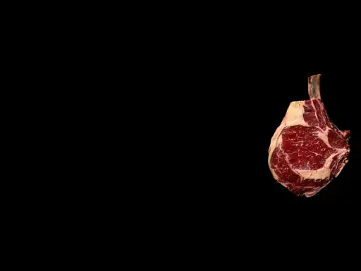 Un morceau de t bone boeuf, avec son os apparent, est présenté sur fond noir. Son emplacement est sur la droite de l'image.