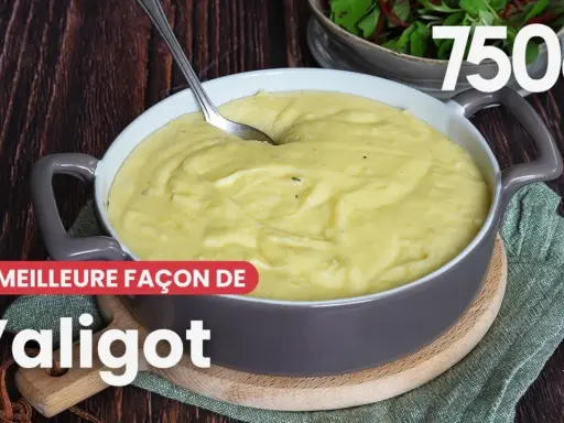 Un plat d'aligot crémeux et onctueux, prêt à être dégusté. La meilleure recette pour un aligot parfait.